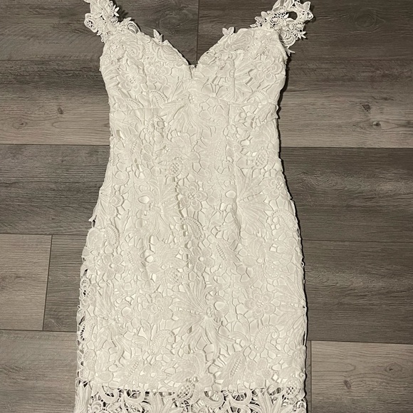 Lulu’s Venice Villa Lace Mini Dress - Picture 2 of 10